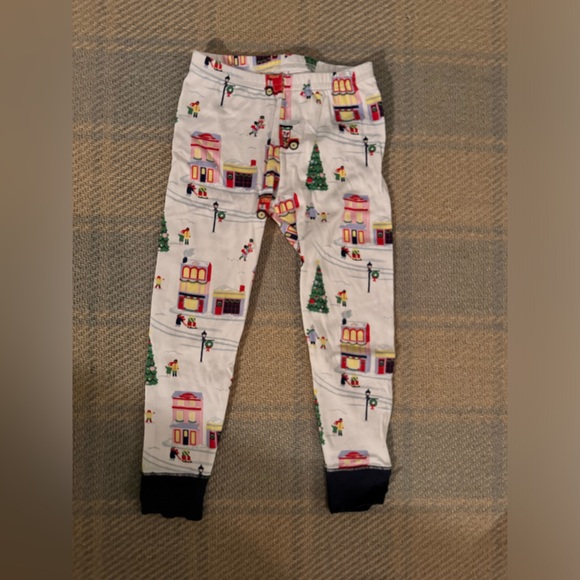 TBBC boys’ holiday print pajama set. Size 3T. - Picture 4 of 4